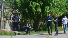 La joven tenía 18 años. La joven tenía 18 años.