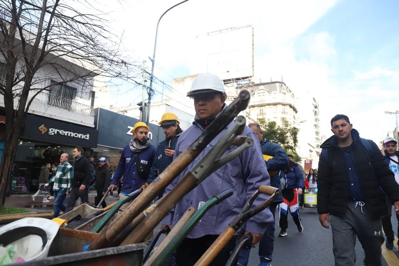 El Gobierno apuntó contra la marcha por San Cayetano: Son responsables del desastre económico