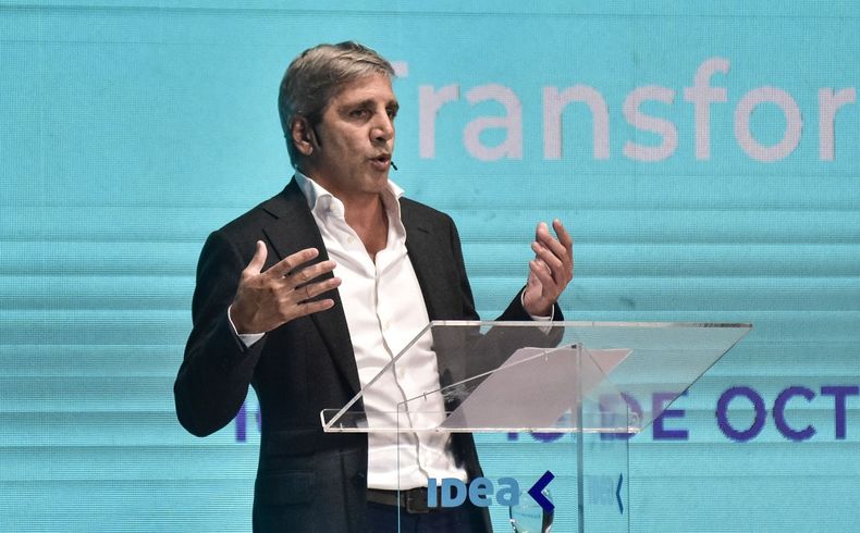 Luis Caputo volvió al país luego de acompañar a Javier Milei en Washington para participar de las negociaciones con el Fondo Monetario Internacional (FMI).