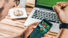 Las apuestas online crecen día a día y es un grave problema entre los más jóvenes. Las apuestas online crecen día a día y es un grave problema entre los más jóvenes.