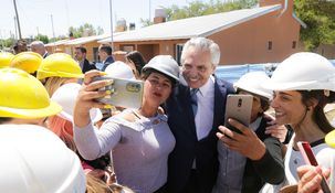 El Presidente entregó viviendas que habían quedado inconclusas por la pandemia.&nbsp;