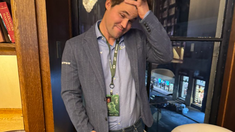 Carlsen fue excluido de la novena ronda del torneo y decidió retirarse también de las partidas restantes. Carlsen fue excluido de la novena ronda del torneo y decidió retirarse también de las partidas restantes.