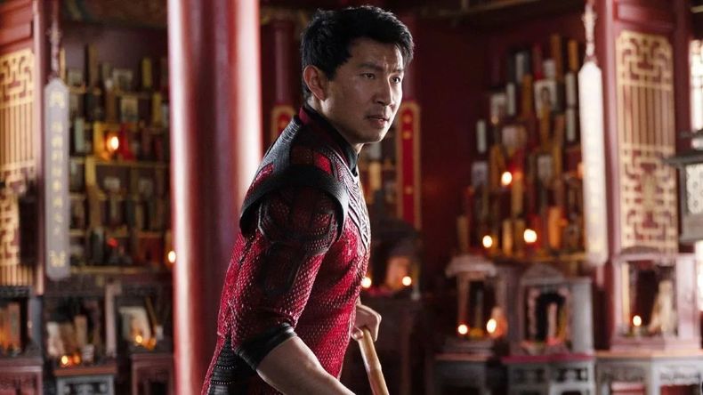 Tras el impacto global de la pandemia y la despedida de personajes icónicos en Vengadores: Endgame, la franquicia se propuso introducir una nueva generación de héroes. Tras el impacto global de la pandemia y la despedida de personajes icónicos en Vengadores: Endgame, la franquicia se propuso introducir una nueva generación de héroes.