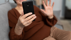 WhatsApp no tiene una papelera de reciclaje, pero es posible recuperar archivos eliminados con una copia de seguridad. WhatsApp no tiene una papelera de reciclaje, pero es posible recuperar archivos eliminados con una copia de seguridad.