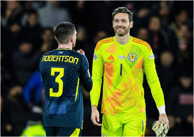Craig Gordon y Andy Robertson.