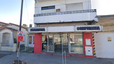 El comerciante vivía en el segundo piso del inmueble, sobre la panadería. El comerciante vivía en el segundo piso del inmueble, sobre la panadería.