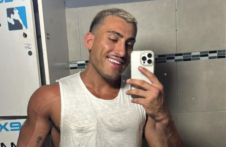 Holder se sorprendió de la actitud de su pareja y lo comentó en sus redes sociales.