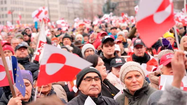 En Copenhague, miles de personas marcharon desde la plaza del Ayuntamiento hasta la embajada de Estados Unidos.