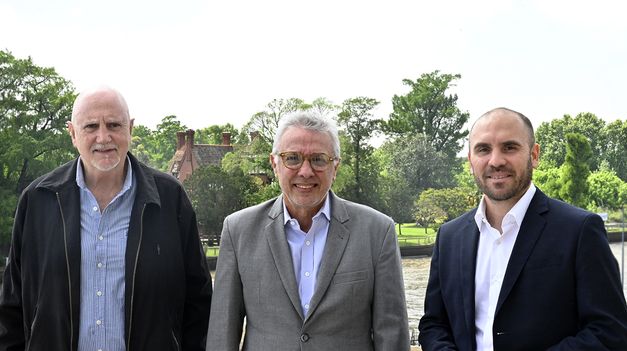 Julio Zamora, Martín Guzmán y Agustín Salvia.