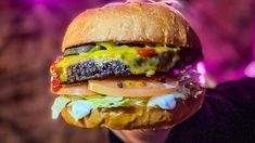 Con el tiempo, la hamburguesa se convirtió en uno de nuestros menúes favoritos. Con el tiempo, la hamburguesa se convirtió en uno de nuestros menúes favoritos.