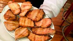 Estas parrillas porteñas son famosas por sus achuras. Estas parrillas porteñas son famosas por sus achuras.