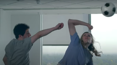 La publicidad de The Sun se volvió viral por sus referencias a Diego Maradona. La publicidad de The Sun se volvió viral por sus referencias a Diego Maradona.