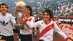 Roque Alfaro formó parte del histórico plantel de River de la temporada 1986. Roque Alfaro formó parte del histórico plantel de River de la temporada 1986.
