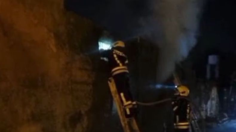 Incendio fatal en Córdoba: una mujer de 80 años murió calcinada tras prenderse fuego su casa