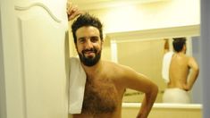 Flavio Azzaro: Cuando viene un amigo a casa, lo invito a comer en la cama Flavio Azzaro: Cuando viene un amigo a casa, lo invito a comer en la cama