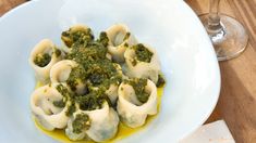 Con una amplia carta de pastas, carnes y postres, este bodegón es una gran opción para almorzar. Con una amplia carta de pastas, carnes y postres, este bodegón es una gran opción para almorzar.