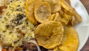 Sus mesas reciben diariamente a oficinistas, residentes de la zona y visitantes que buscan disfrutar de una comida contundente y con buen sabor
