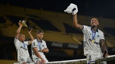 Izquierdo festejando el título con Liverpool, uno de los torneos logrados en Uruguay.