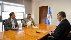 Fernando Bearzi, Adrián Daniele y Jorge Córdoba firmaron el acuerdo.