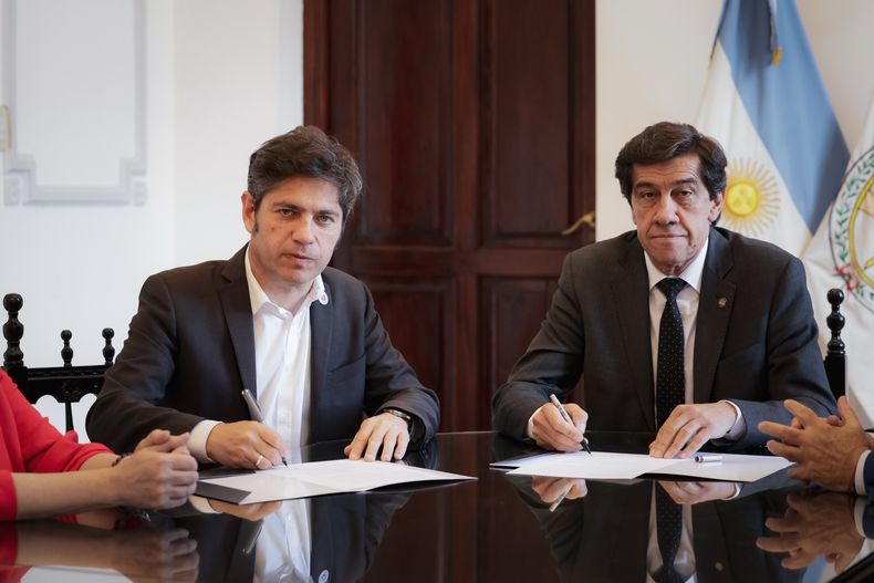 Axel Kicillof junto a Carlos Sadir. 