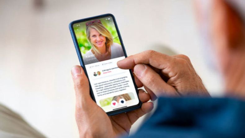 Ourtime es una app de citas para mayores de 50 años.