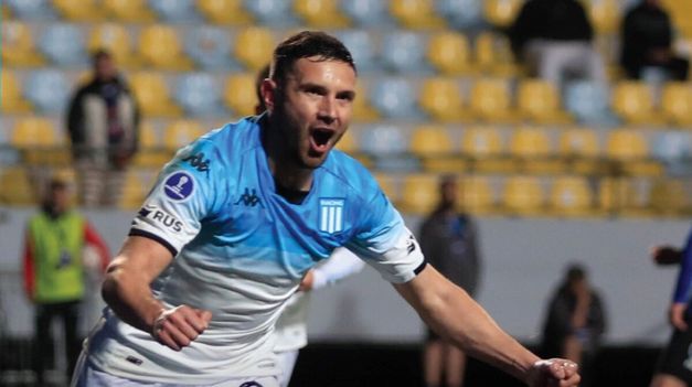 Maravilla Martínez volvió al gol en el triunfo de Racing sobre Huachipato.