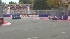 Tras el toque, Colapinto hizo un trompo y pegó contra las protecciones. Tras el toque, Colapinto hizo un trompo y pegó contra las protecciones.