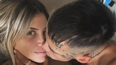 La pareja de famosos compartió las imágenes de un viaje juntos con sus seguidores en redes sociales. La pareja de famosos compartió las imágenes de un viaje juntos con sus seguidores en redes sociales.