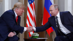 Vladimir Putín junto a Donald Trump, juntos en una reunión en el Palacio Presidencial de Helsinki en 2018. Vladimir Putín junto a Donald Trump, juntos en una reunión en el Palacio Presidencial de Helsinki en 2018.