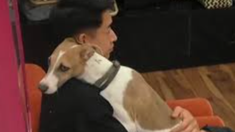 La mascota adoptó a Martín como su tutor y le gruñe a todos los jugadores de la casa de Telefe. La mascota adoptó a Martín como su tutor y le gruñe a todos los jugadores de la casa de Telefe.