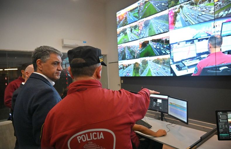 Con un nuevo sistema de rastreo de la Ciudad, cayeron tres bandas que robaban camionetas y mercaderías.