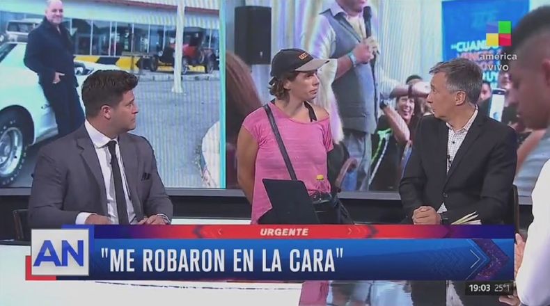 La señora entró de imprevisto y sorprendió a Rolando Graña.