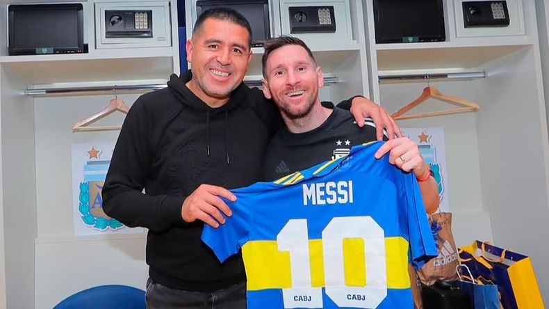 Riquelme se deshizo en elogios hacia Messi tras su retiro de la Selección.