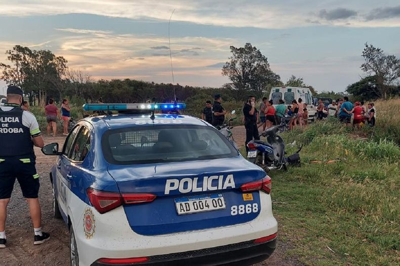 Investigan si el lugar donde hallaron a la mujer es la escena del crímen.