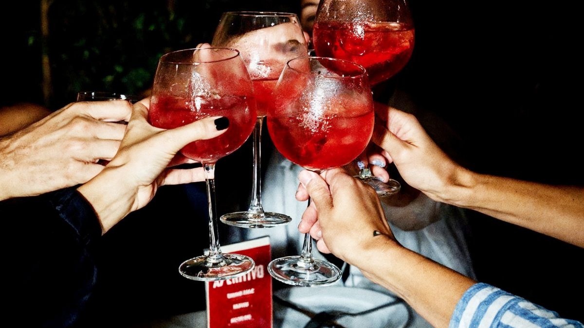 Por favor, díganle Licenciada! . Cuatro años y dos títulos:  Comercialización y Dirección de Negocios; y Licenciatura en Marketing.  Cuatro años de esfuerzo, dedicación y compromiso. Nada hace más feliz a un, image size:1200x675