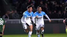 Rojas festeja el 1-0 junto a Miranda. Rojas festeja el 1-0 junto a Miranda.