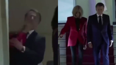 Brigitte Macron se negó a tomar el brazo de su esposo al bajar del avión.