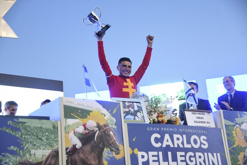 Village King ganó por 9 cuerpos sobre Miriñaque el Gran Premio Carlos Pellegrini en San Isidro.