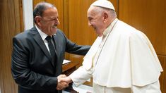 El gobernador de La Rioja visitó a Su Santidad en Roma.