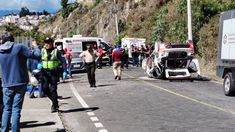 Dos muertos y cinco heridos en un impactante accidente en el rally de Ecuador. Dos muertos y cinco heridos en un impactante accidente en el rally de Ecuador.