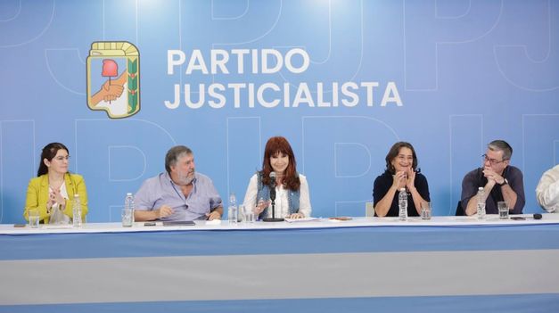Cristina Kirchner convocó a una reunión de urgencia del PJ.