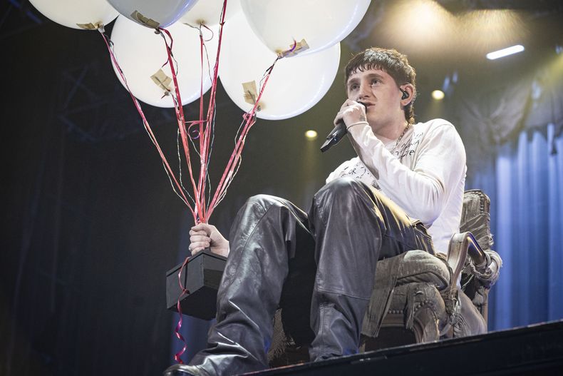 Dillom dio un show para todos los sentidos en el Luna Park.