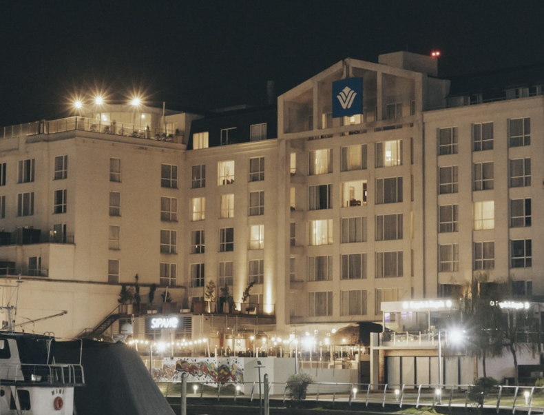 ¿Qué mejor que un hotel 5 estrellas para descansar durante el finde en las afueras de la Ciudad de Buenos Aires? Te dejamos una gran opción.