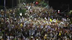 Una multitud le exigió a Benjamin Netanyahu una nueva negociación por los rehenes en Gaza. Una multitud le exigió a Benjamin Netanyahu una nueva negociación por los rehenes en Gaza.