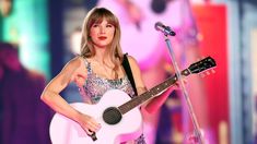 Taylor Swift comenzó con The Eras Tour en marzo de 2023. Taylor Swift comenzó con The Eras Tour en marzo de 2023.