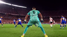 Sergio Romero salvó lo que iba a ser el primer gol de River contra Boca. Sergio Romero salvó lo que iba a ser el primer gol de River contra Boca.