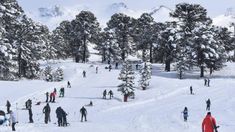 Este pueblo tiene un centro de esquí con actividades para novatos y expertos.