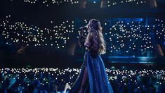 Florencia Bertotti invitó a Fabiana Cantilo al escenario para cantar Guapas Florencia Bertotti invitó a Fabiana Cantilo al escenario para cantar Guapas