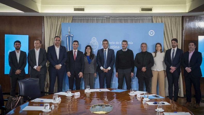Los funcionarios y los empresarios se pusieron de acuerdo.
