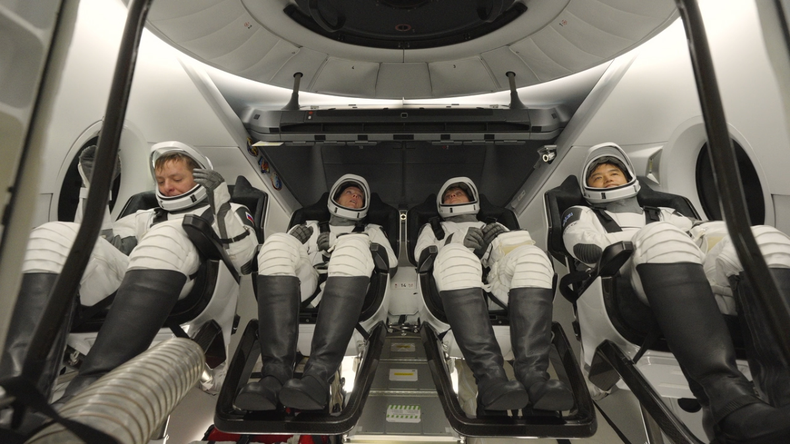 Astronautas de la Crew 10: comandante Anne McClain y la piloto Nichole Ayers, ambas de la NASA; el japonés Takuya Onishi, de la agencia JAXA, y el cosmonauta ruso Kirill Peskov, de Roscosmos.